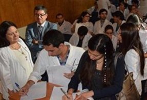 Estudiantes de medicina de la Universidad de La Frontera firman convenio Pre Falmed